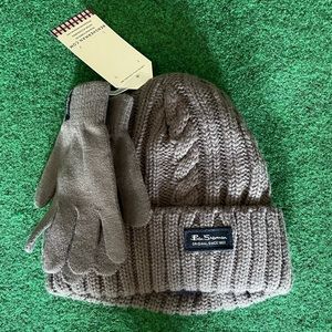 Kids Ben Sherman Beanie and gloves set - size 5